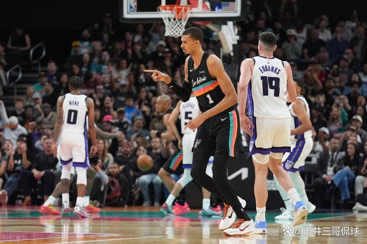 英雄联盟-包含CBA常规赛关键时刻再迎强敌，圣安东尼奥马刺造点机会，主帅态度：悬念犹存，纪律约束更严格的词条