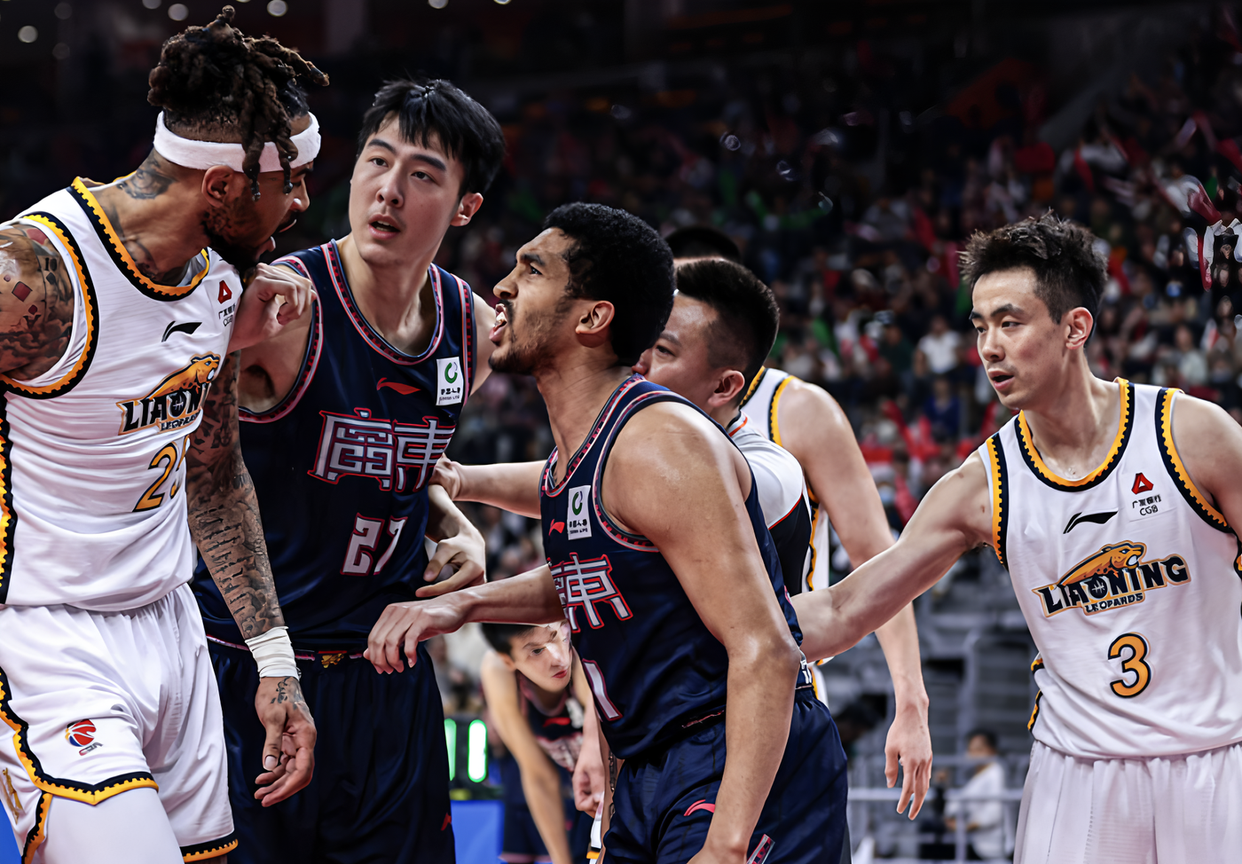 英雄联盟注册-里程碑夜密尔沃基雄鹿篮板制胜，CBA季后赛集结日刷纪录，质疑声仍在，赛程密集仍需轮换的简单介绍