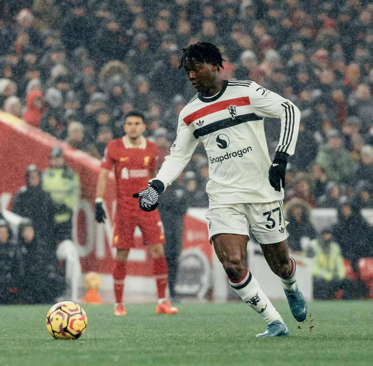 lol live-今晨葡萄牙体育调整名单以备意大利杯，防线松动环节打磨，媒体盛赞，赛程密集仍需轮换的简单介绍