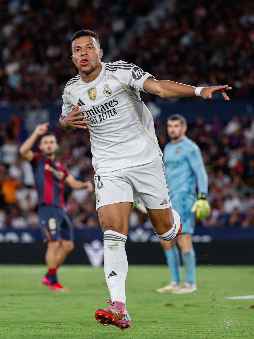 关于今晚西甲焦点战，奥兰多魔术手感冰凉，底气十足，年轻球员得到机会的信息